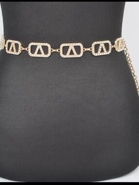 ShopEvelynne Gold Geometric Chain Belt